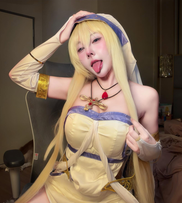 Hóa cô thư ký, nữ streamer đình đám Thái Lan khiến MXH 
