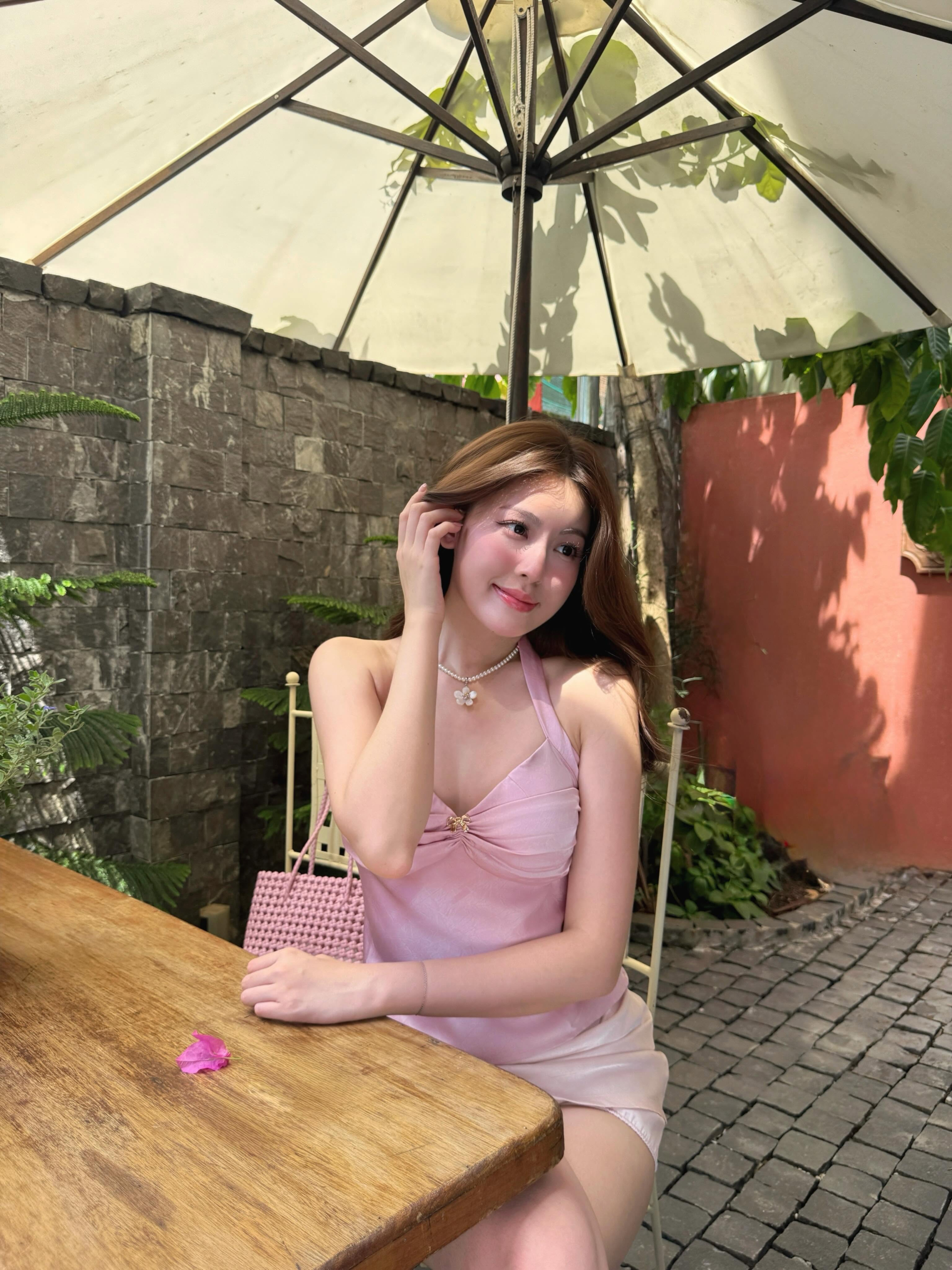 Bạn gái HIEUTHUHAI hóa nàng thơ ngọt ngào, 