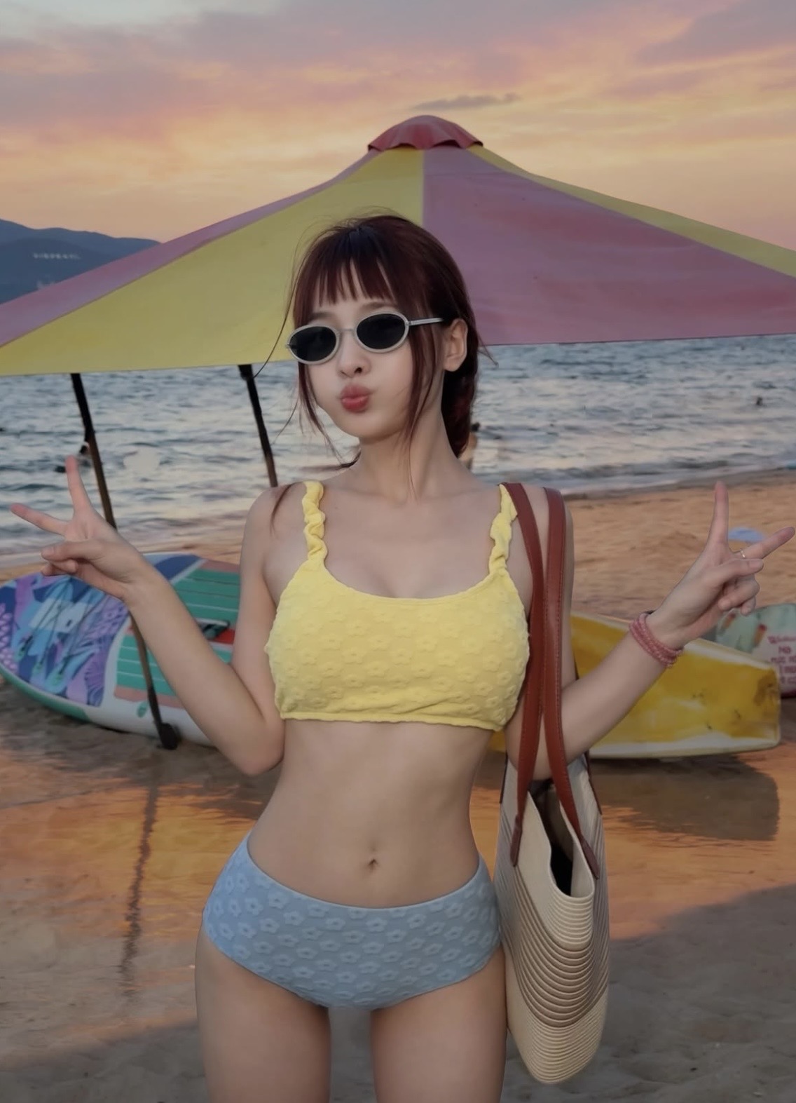 Ngọc Kem đu trend hè muộn, thế mà lại hay!