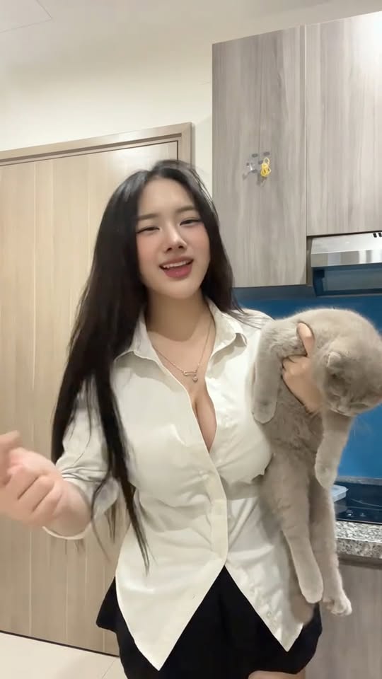 Từ phòng bếp tới bàn thư ký, Zin thích nấu ăn tiếp tục