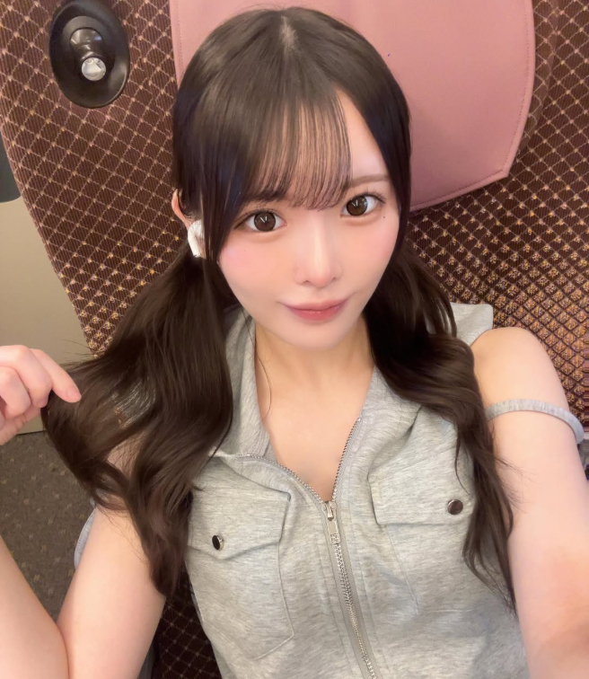 Thêm một hot girl tân binh vừa debut đã gây ấn tượng mạnh, tiết lộ luôn 