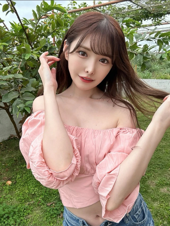 Thêm một hot girl tân binh vừa debut đã gây ấn tượng mạnh, tiết lộ luôn 