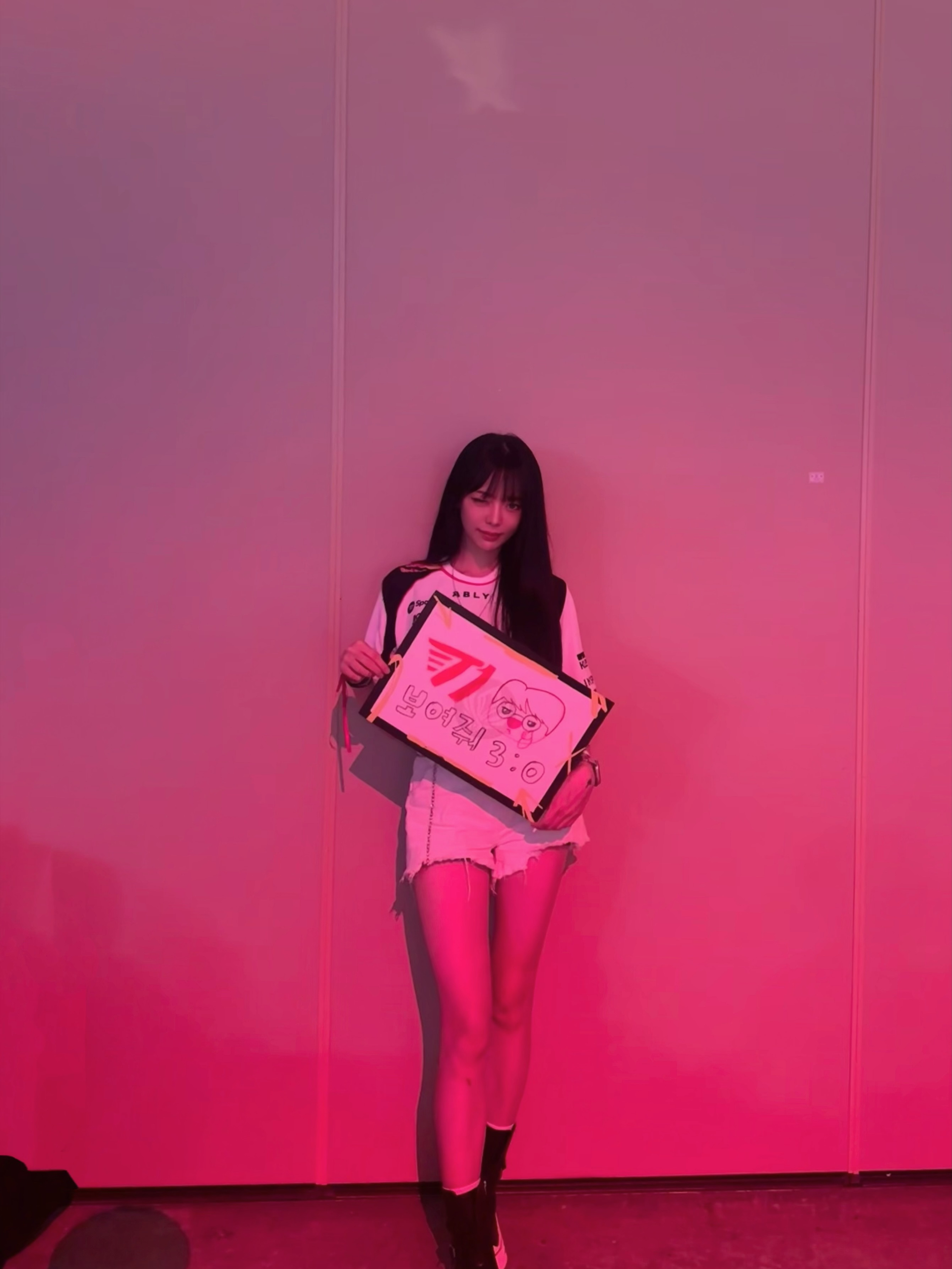 Đi cổ vũ T1, fangirl bất ngờ