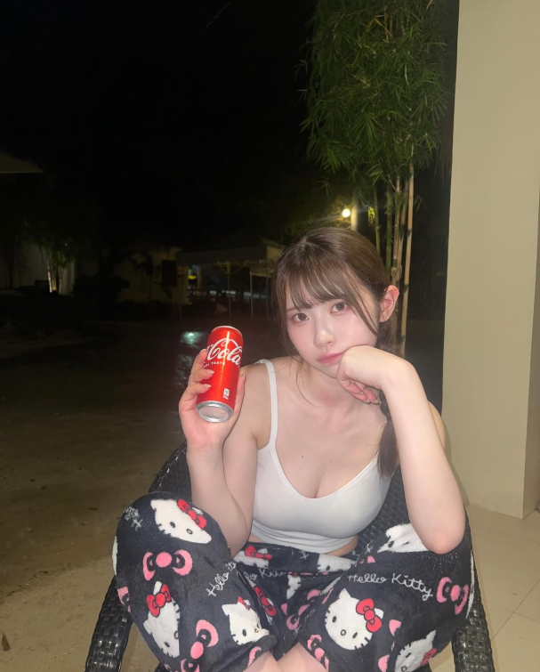 Nổi lên nhờ một khoảnh khắc xem bóng rổ, hot girl 