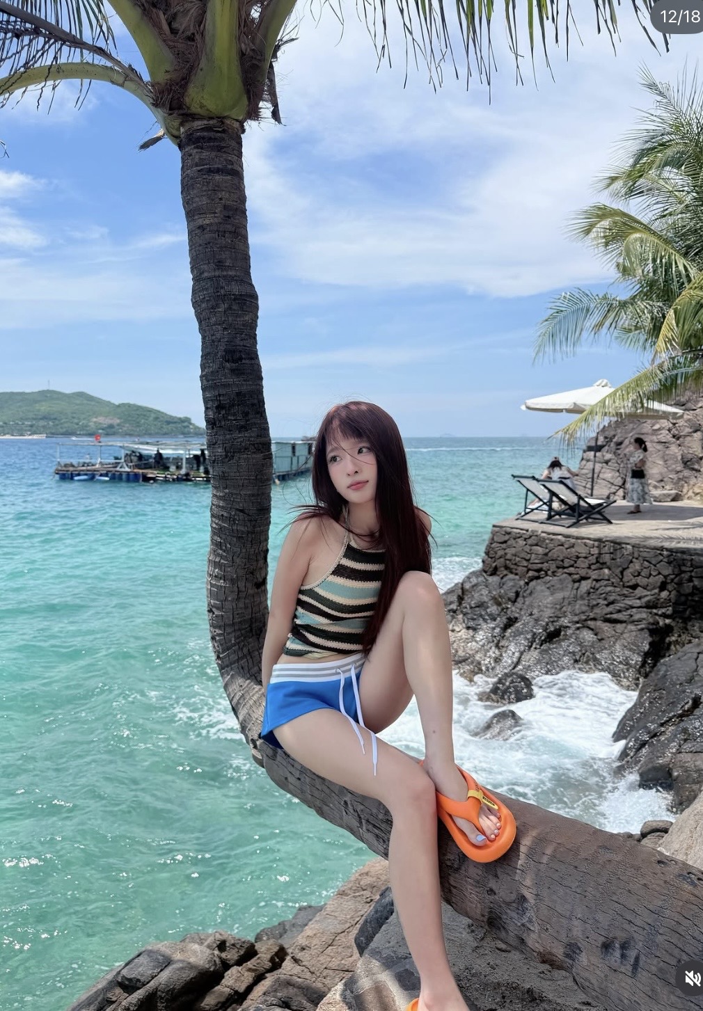 Ngọc Kem khiến fan đứng ngồi không yên với bộ ảnh lấy cảm hứng từ skin Krixi tiệc bãi biển