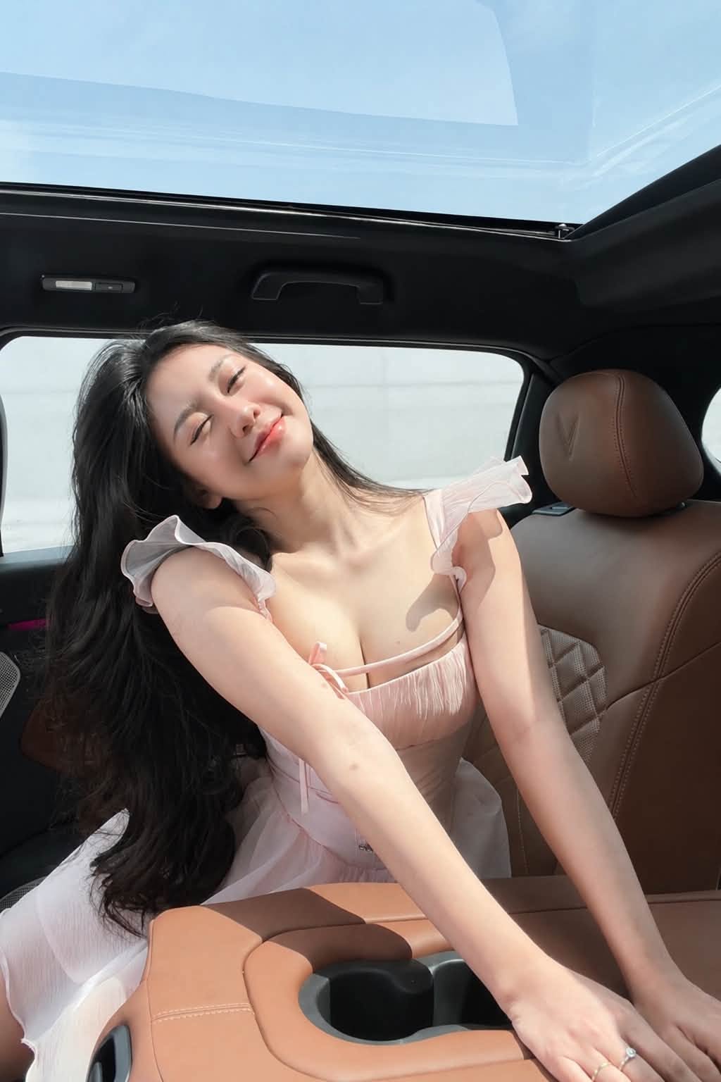 Bỏ cọ bút xuống, họa sĩ Minh Thư
