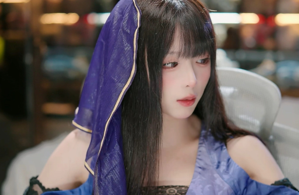 Quá thân thiện khi giao lưu với fan, nữ coser bất ngờ trở thành