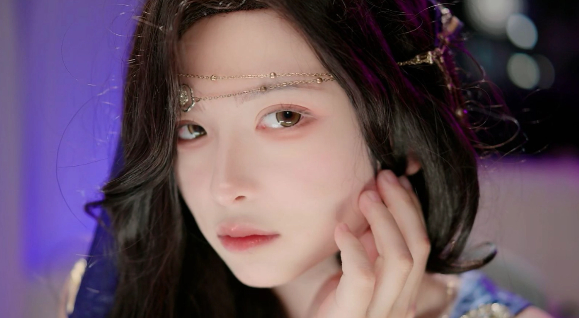 Quá thân thiện khi giao lưu với fan, nữ coser bất ngờ trở thành