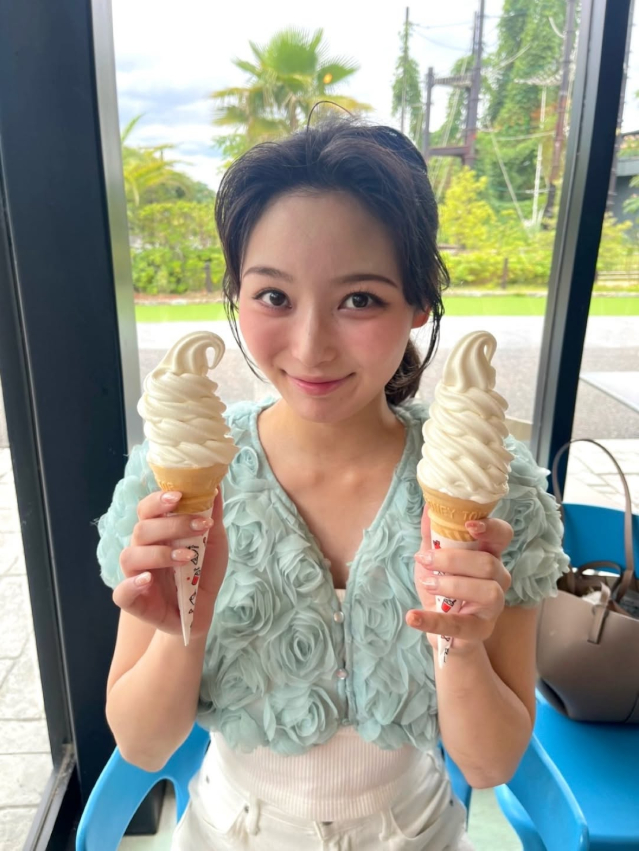 Nữ nhân viên Starbucks đẹp nhất Nhật Bản bỏ nghề, chuyển hướng làm hot girl gợi cảm, ảnh mới hút gần 13 triệu lượt xem