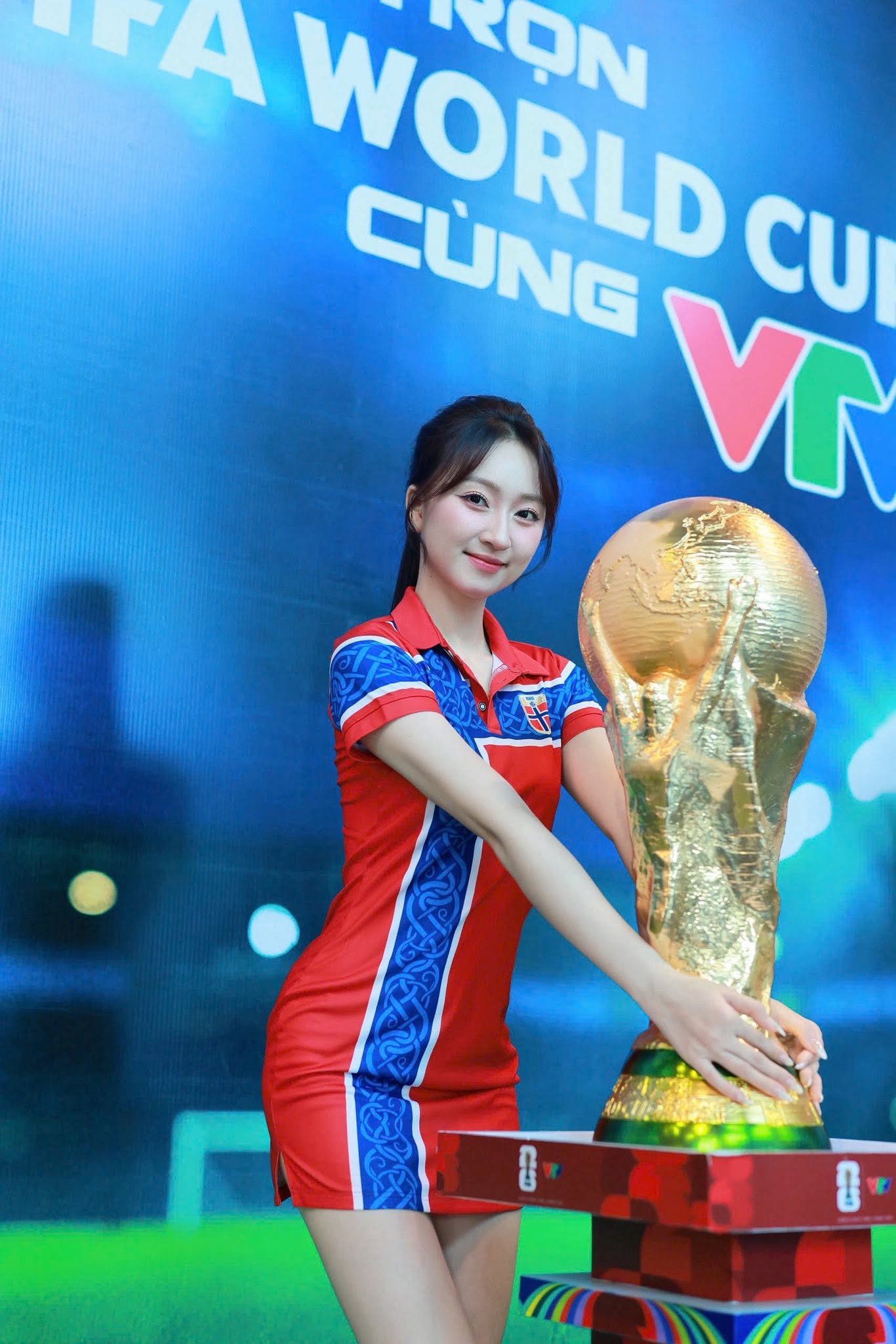 Cổ vũ Na Uy thắng lớn, nàng Á Khôi không chỉ vô cùng xinh đẹp mà còn quá...