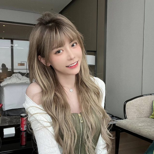 Đang livestream game thì liên tục bị yêu cầu đứng dậy khoe ngoại hình, nữ streamer gợi cảm bức xúc, thẳng thừng đáp trả