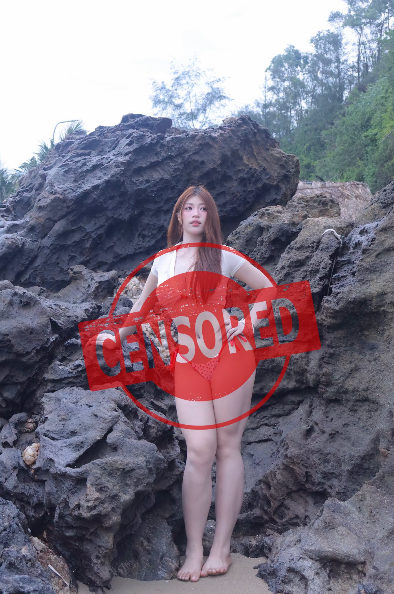 Anh Thơ diện bikini