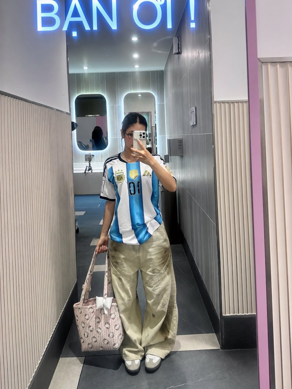 Diện áo Argentina đi tập gym, fan girl Argentina khiến ai cũng phải gật gù thích thú
