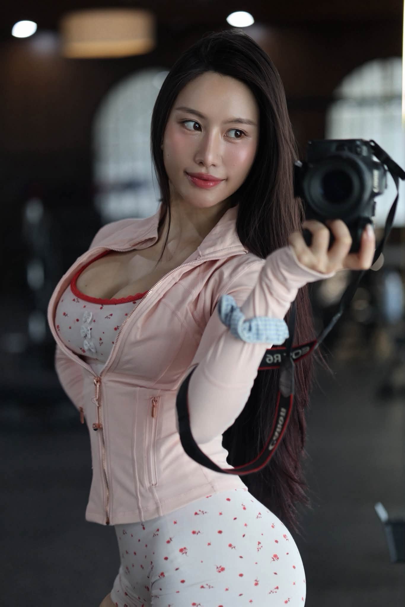 Mặc gì cũng đẹp, hot gymer Trang Lê chứng minh lợi ích tuyệt vời khi sở hữu vóc dáng chuẩn chỉnh