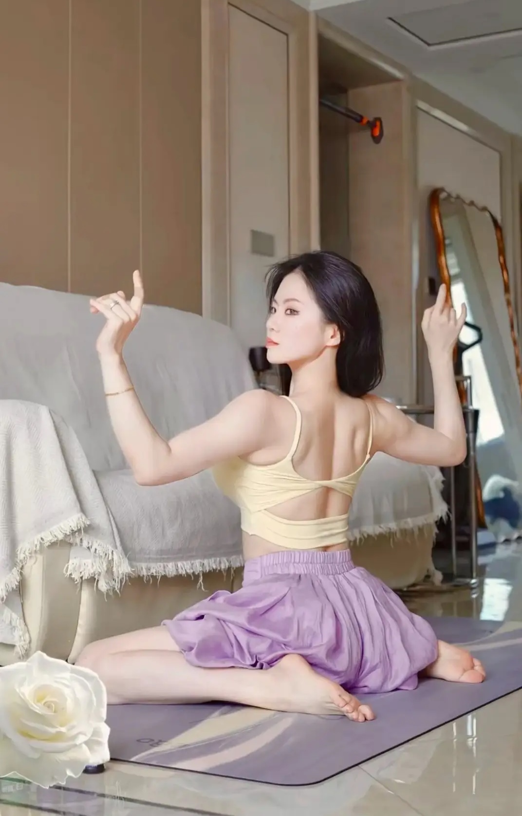 Đăng hình tập thể dục, nàng hot girl lan tỏa sự bình yên