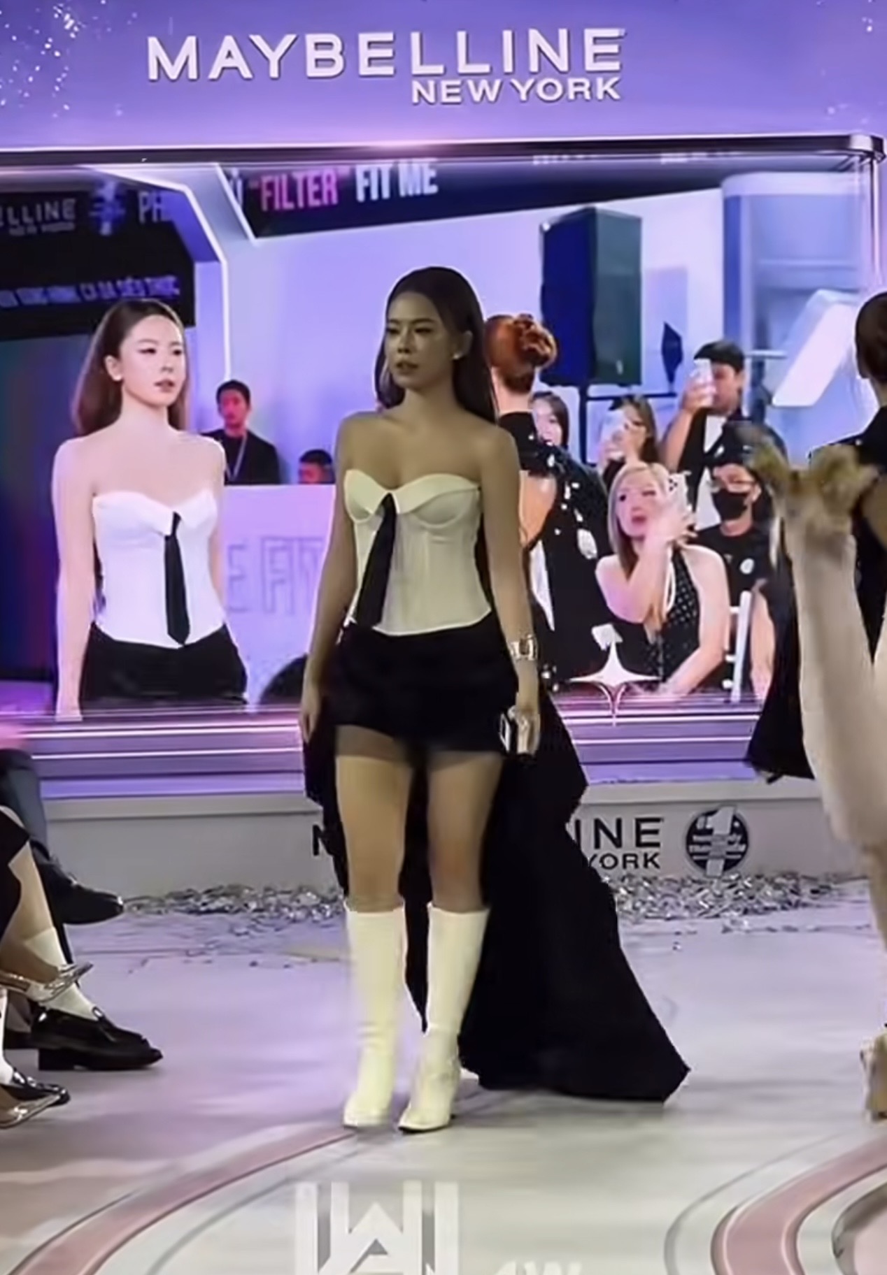 CĐM đặt lên bàn cân so sánh Nàng Mơ với Hà Môi và Tô Đát Kỷ