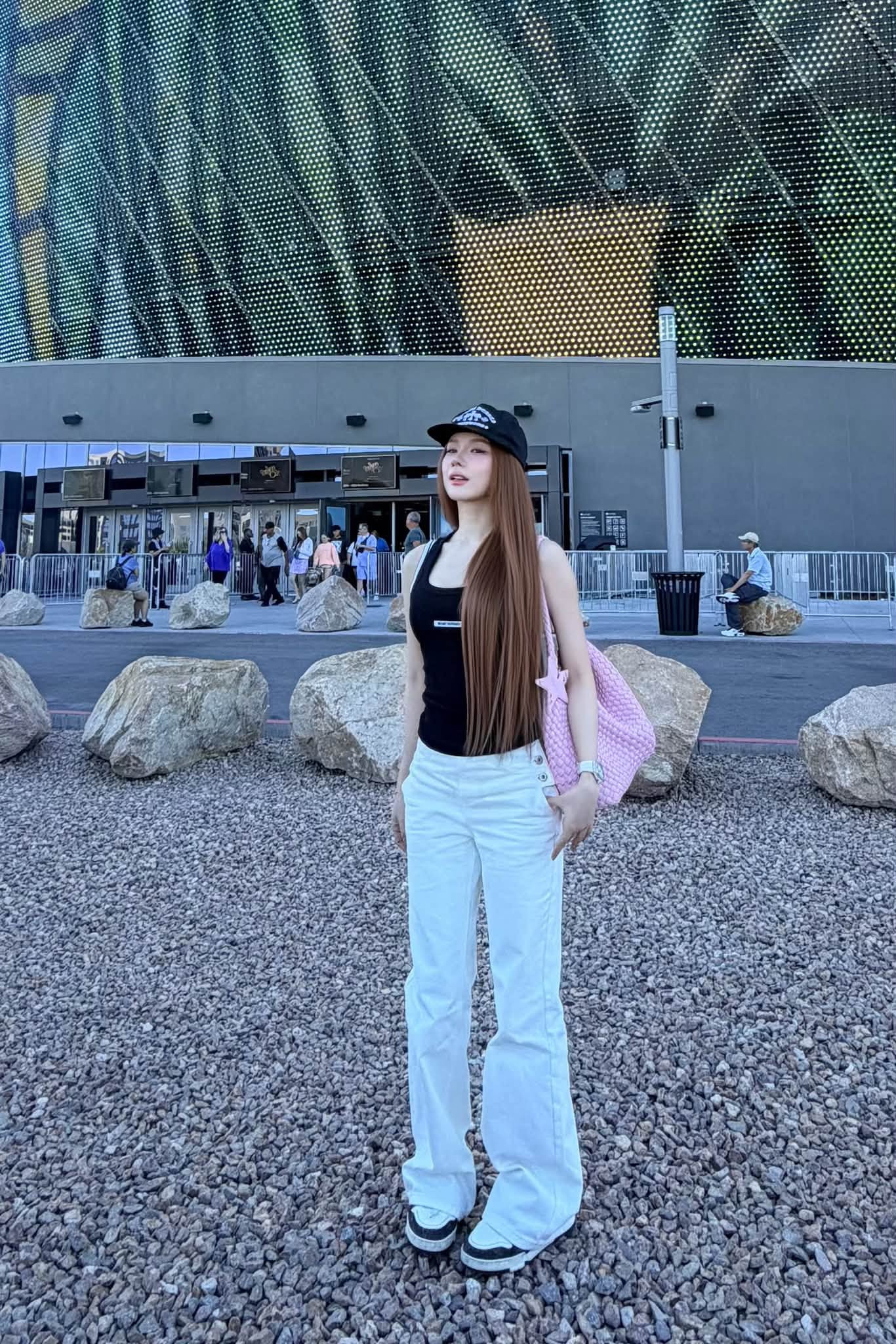 Chỉ cần một pose dáng duy nhất, DJ Mie vẫn được CĐM khen ngợi nhờ nhan sắc 