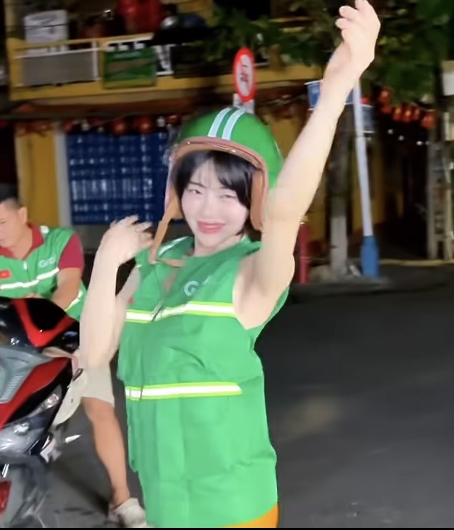DJ Soda “đại náo” phố cổ, trải nghiệm có 1-0-2 ở Việt Nam