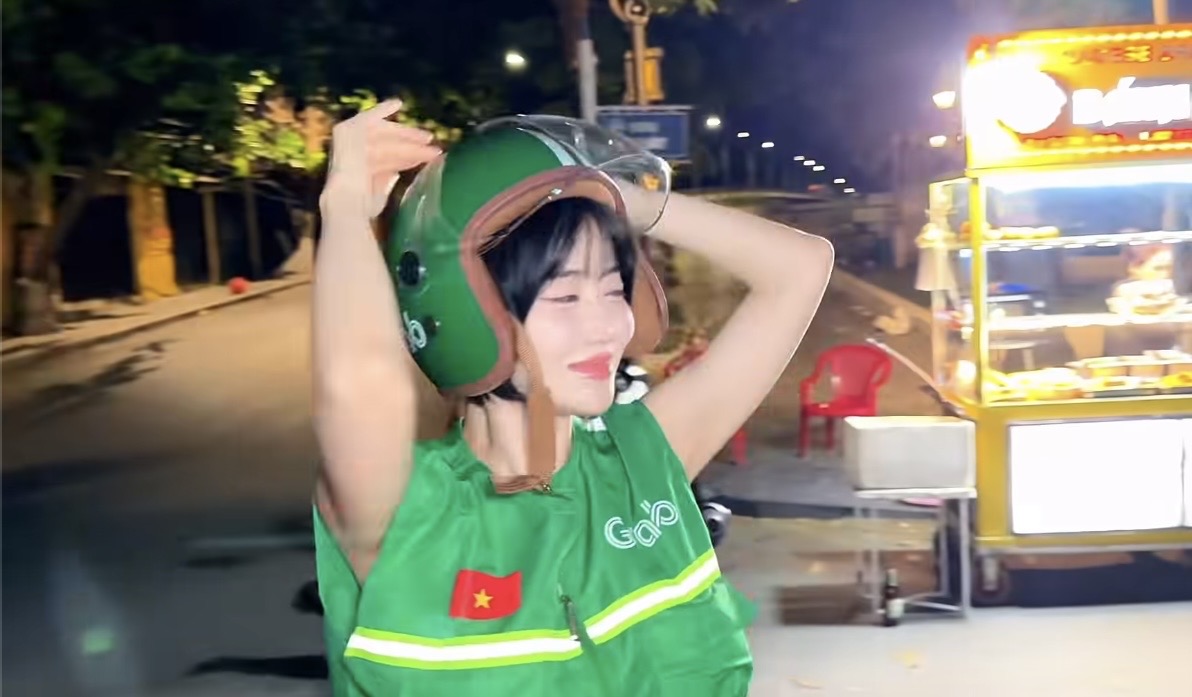DJ Soda “đại náo” phố cổ, trải nghiệm có 1-0-2 ở Việt Nam