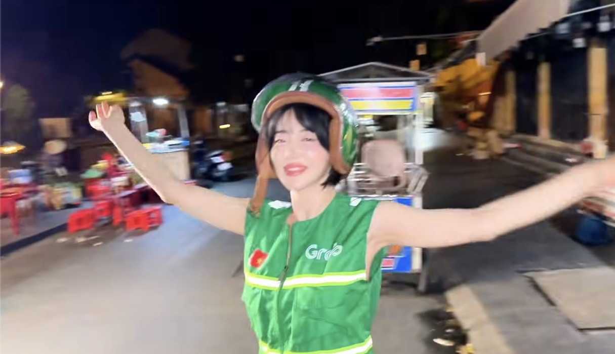 DJ Soda “đại náo” phố cổ, trải nghiệm có 1-0-2 ở Việt Nam