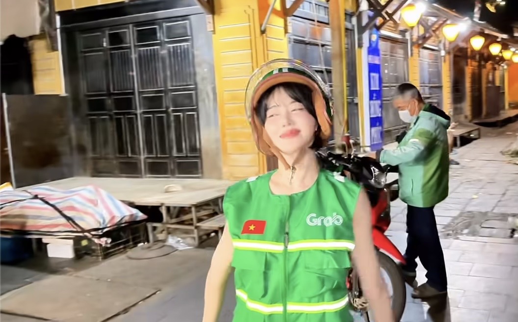 DJ Soda “đại náo” phố cổ, trải nghiệm có 1-0-2 ở Việt Nam