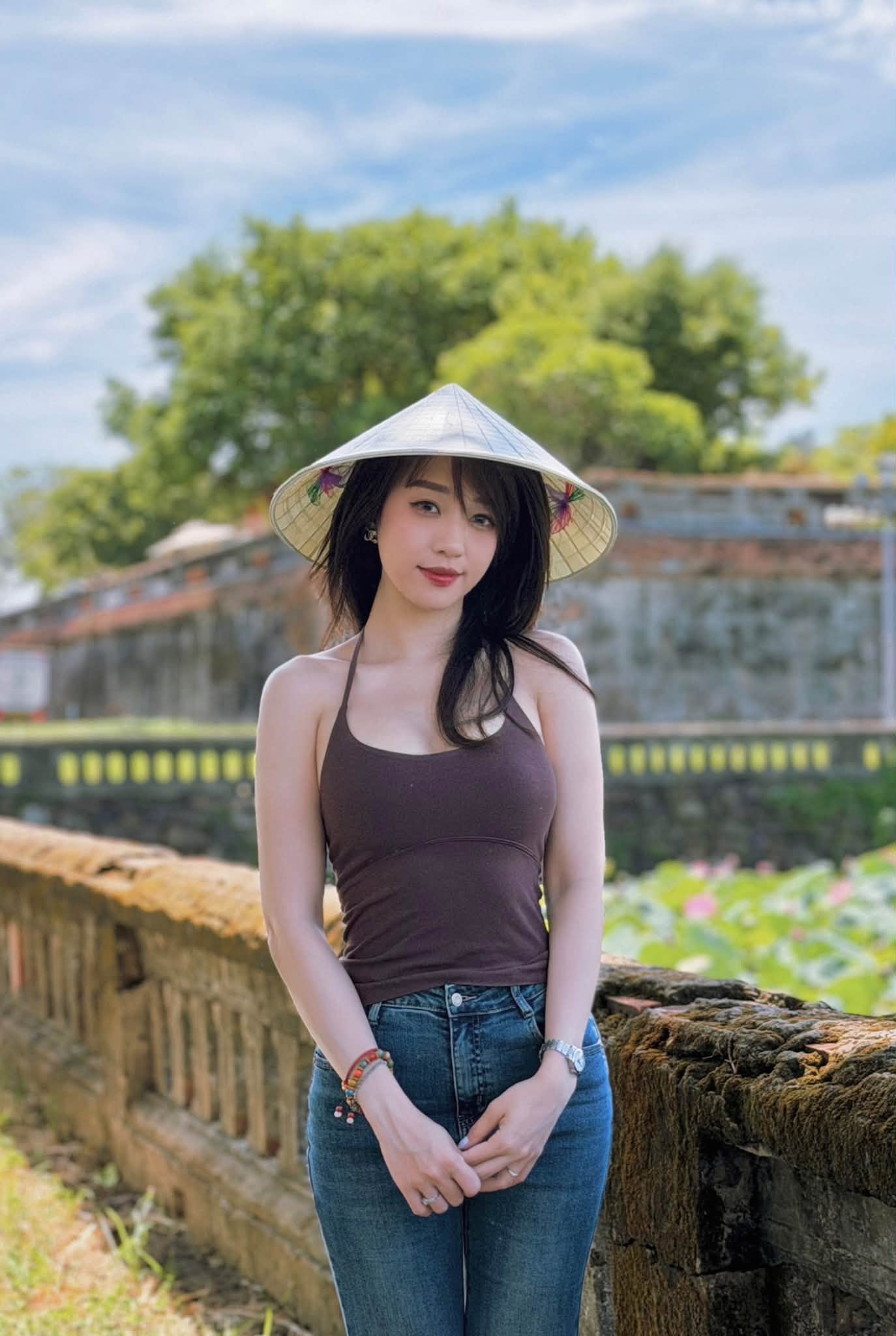 Hà Kim khoe dáng ấn tượng ở Huế, CĐM vào xem ai cũng phải hết lời khen ngợi