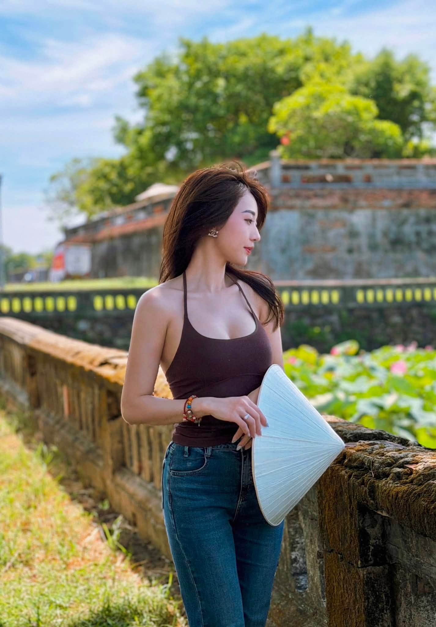 Hà Kim khoe dáng ấn tượng ở Huế, CĐM vào xem ai cũng phải hết lời khen ngợi