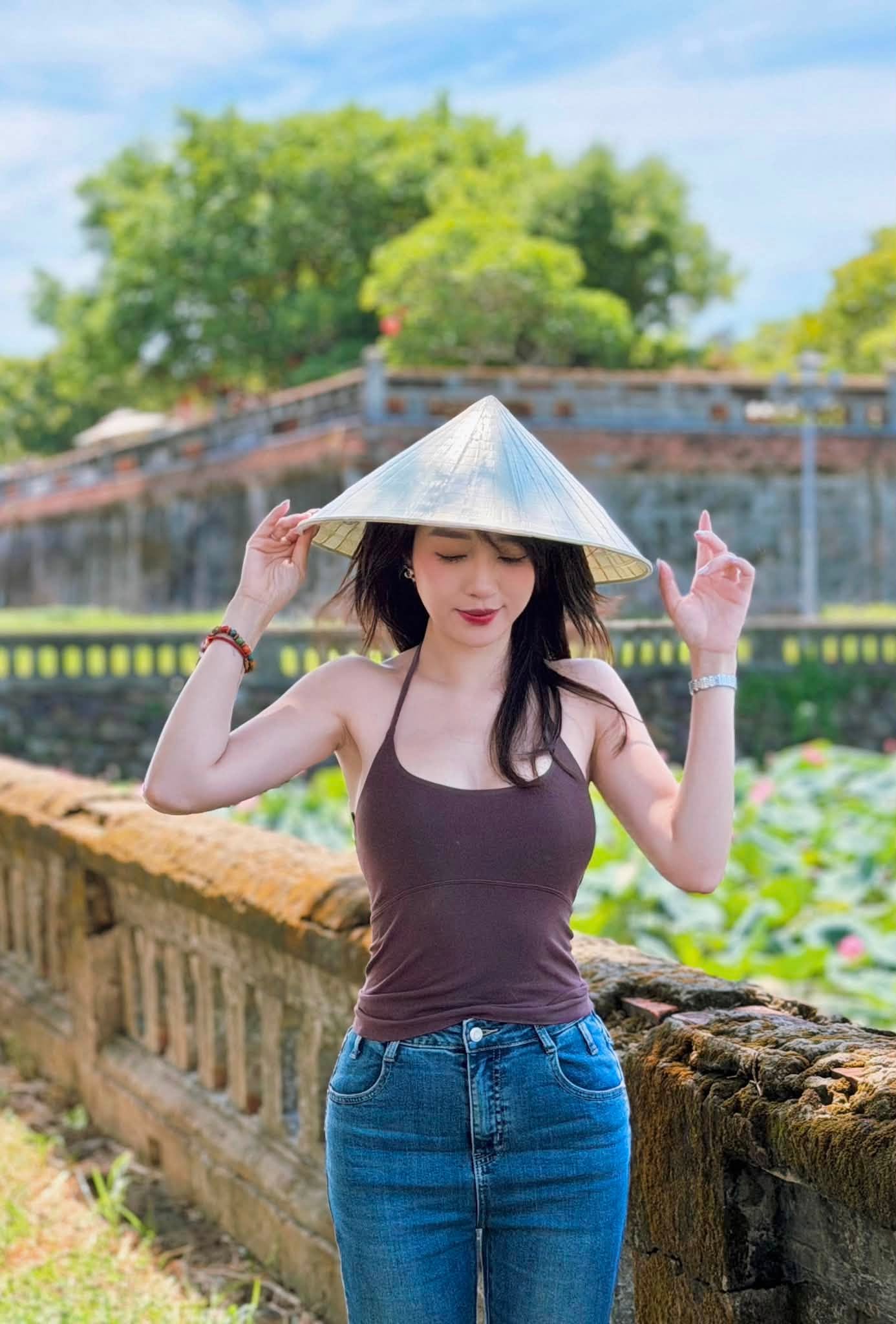Hà Kim khoe dáng ấn tượng ở Huế, CĐM vào xem ai cũng phải hết lời khen ngợi
