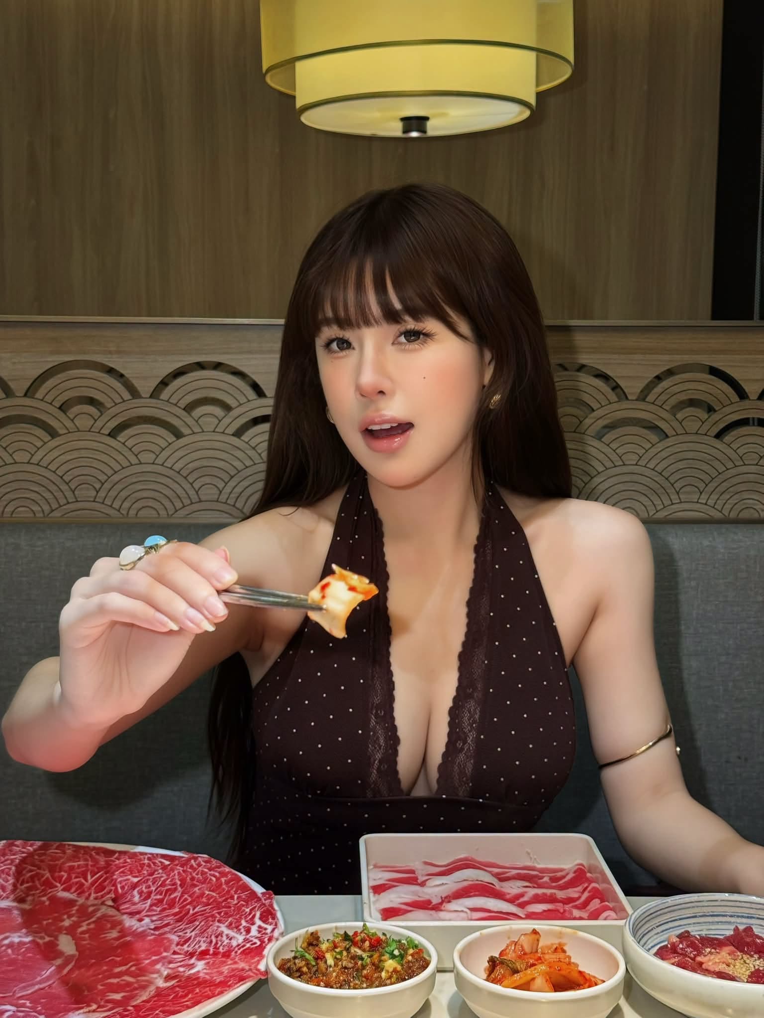 UNa To Uyen trổ tài cosplay khiến CĐM ngỡ ngàng