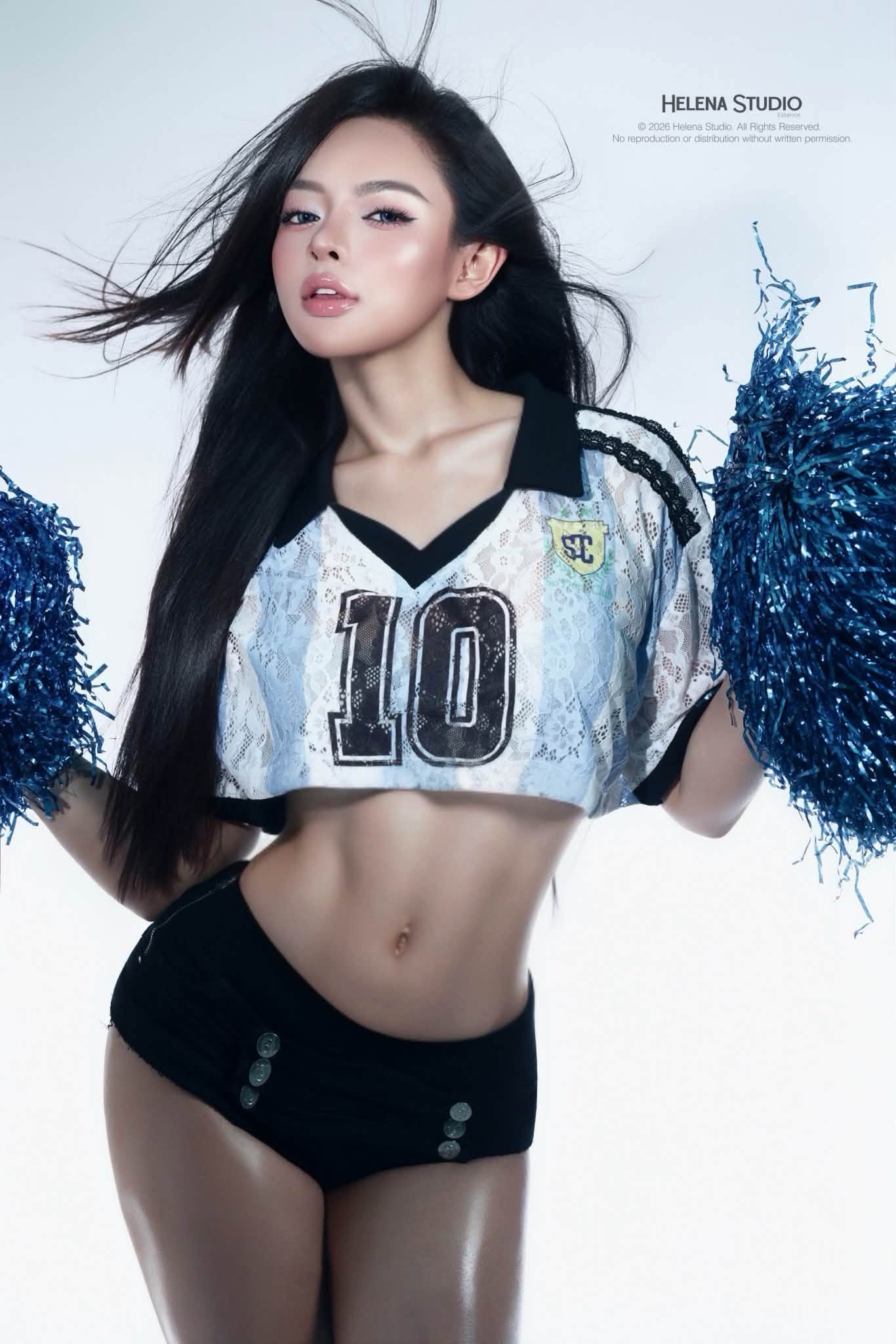 Cổ vũ đội tuyển Argentina, nữ DJ khiến người xem