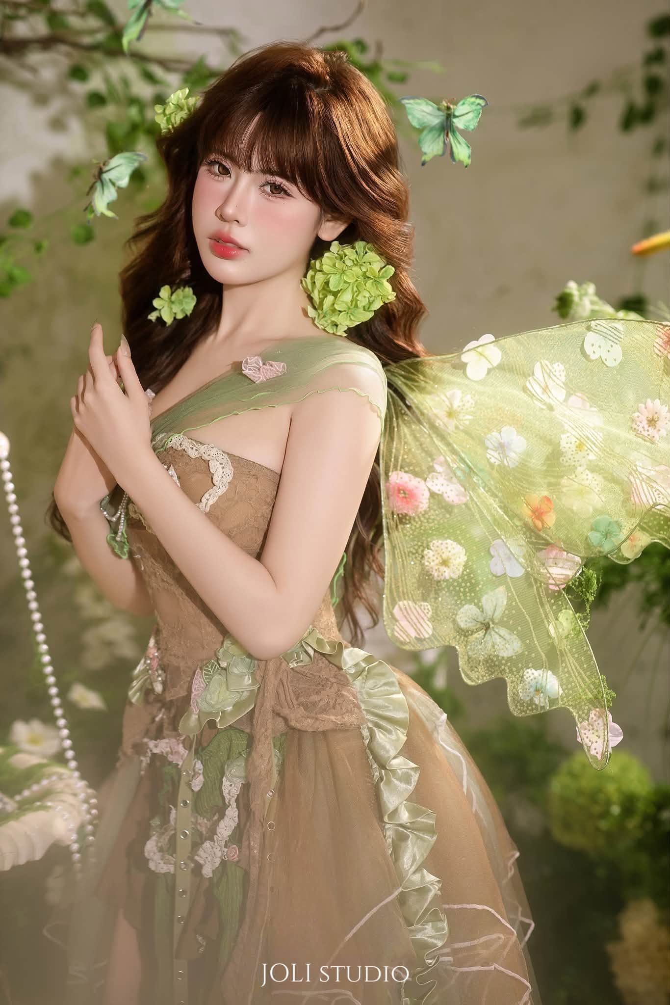 UNa To Uyen trổ tài cosplay khiến CĐM ngỡ ngàng
