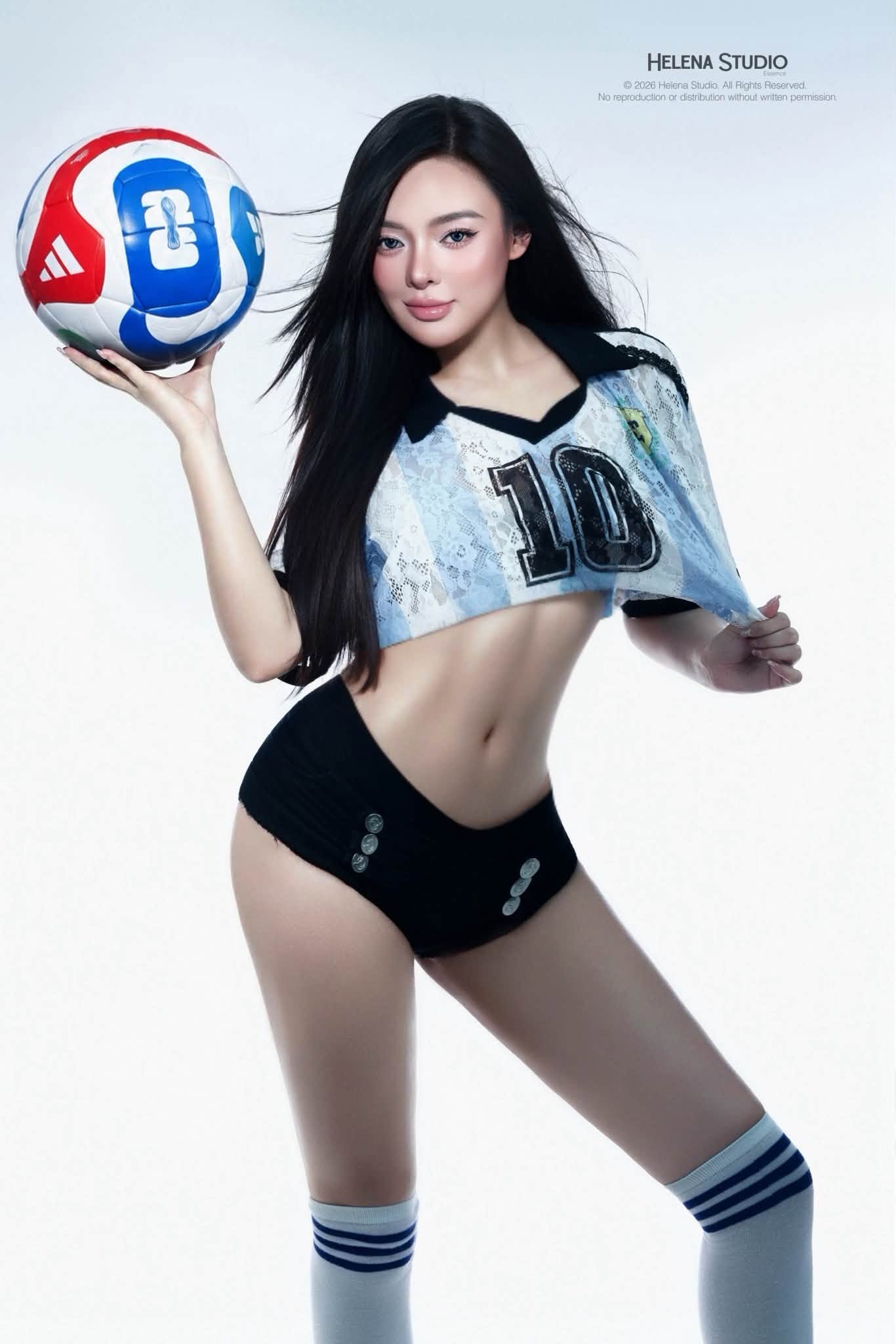 Cổ vũ đội tuyển Argentina, nữ DJ khiến người xem