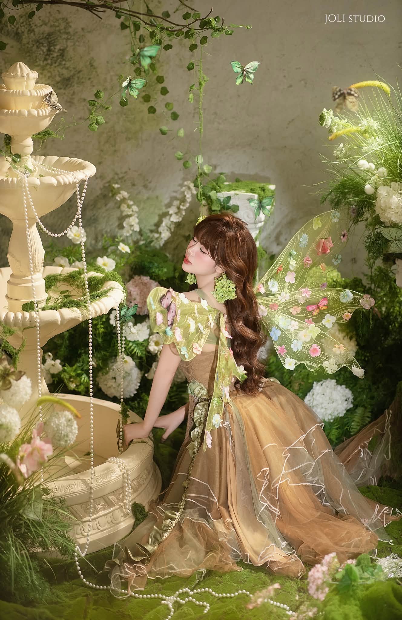 UNa To Uyen trổ tài cosplay khiến CĐM ngỡ ngàng