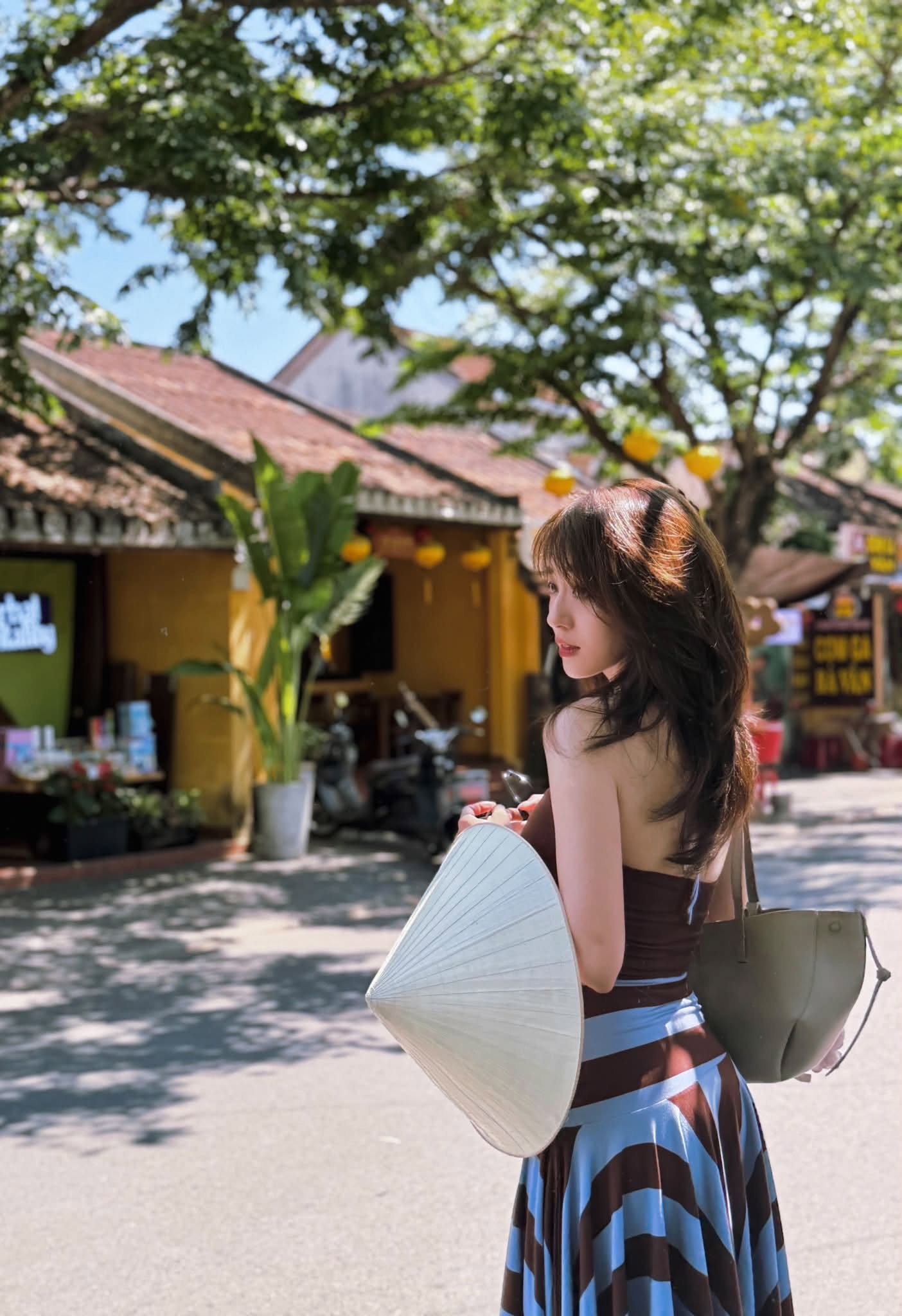 Hà Kim khoe dáng ấn tượng ở Huế, CĐM vào xem ai cũng phải hết lời khen ngợi