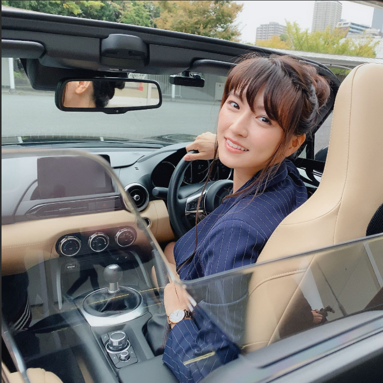Xuất hiện cô nàng dạy lái xe xinh, gợi cảm như hot girl, cộng đồng mạng đua nhau lập team