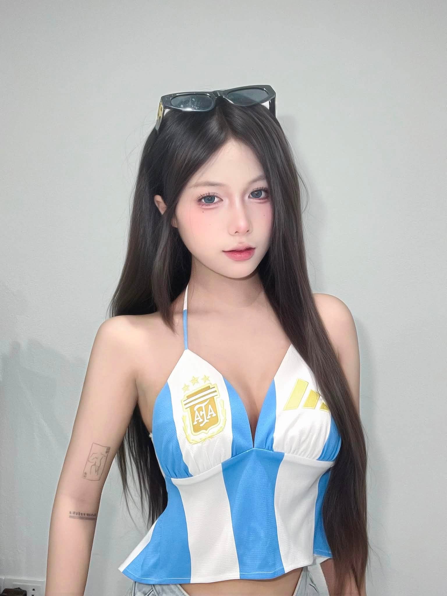 Mạnh dạn cổ vũ Argentina đi tiếp, fan girl khiến hội anh em