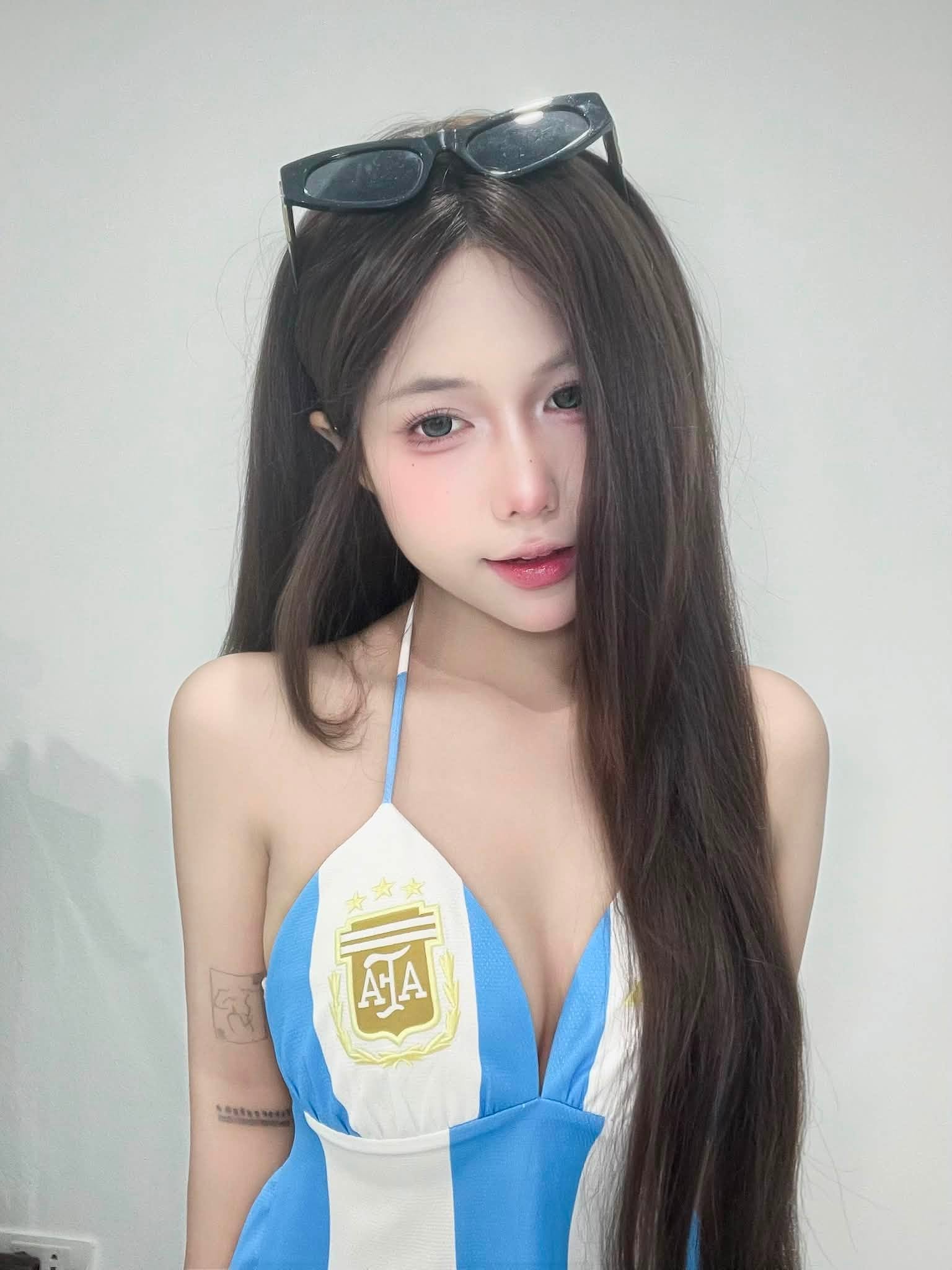 Mạnh dạn cổ vũ Argentina đi tiếp, fan girl khiến hội anh em
