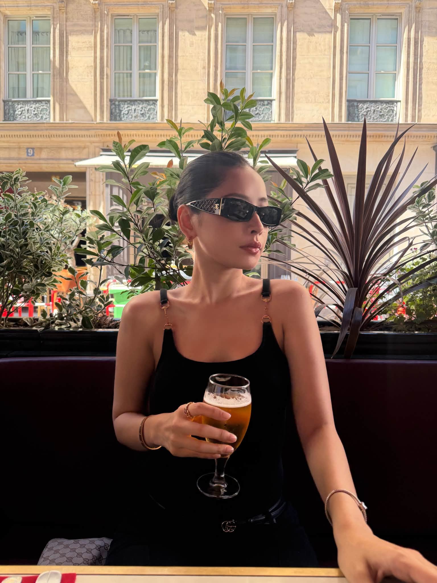 Ăn ngon, mặc đẹp, chơi vui, Chi Pu dạo bước ở Paris khiến fan thích thú