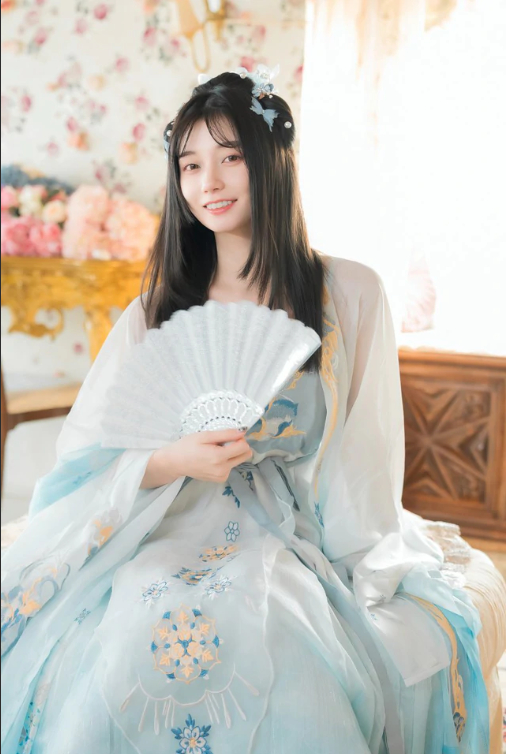 Hot girl bất ngờ hé lộ nhân vật bí ẩn trên sóng, tương tác bất ngờ tăng vọt