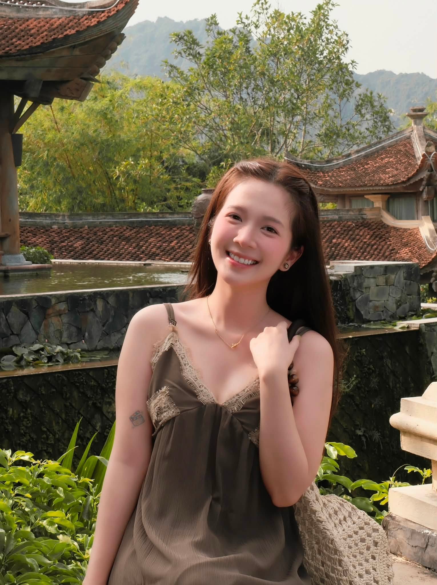 Khó rời mắt khỏi nhan sắc trong trẻo của nữ diễn viên phim giờ vàng của VTV