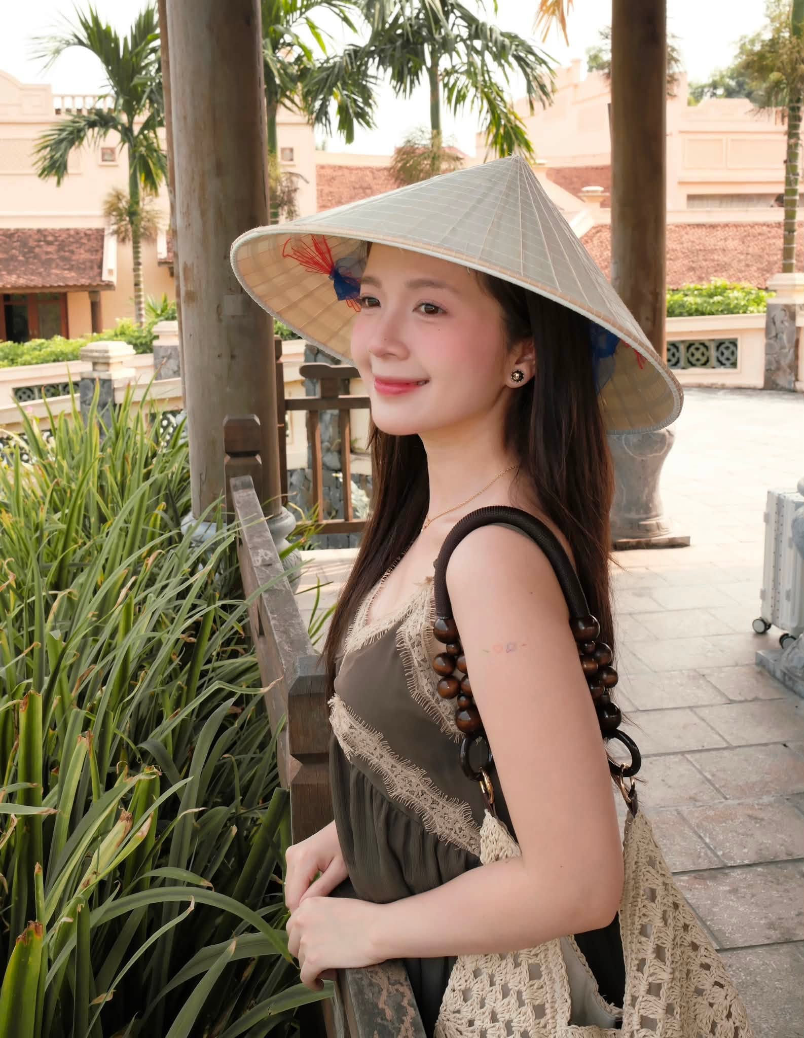 Khó rời mắt khỏi nhan sắc trong trẻo của nữ diễn viên phim giờ vàng của VTV