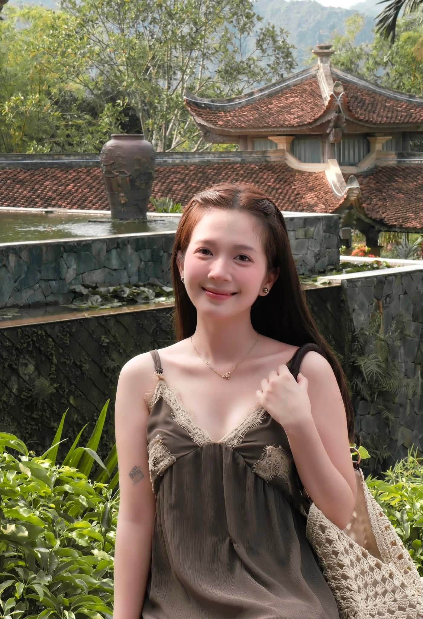 Khó rời mắt khỏi nhan sắc trong trẻo của nữ diễn viên phim giờ vàng của VTV