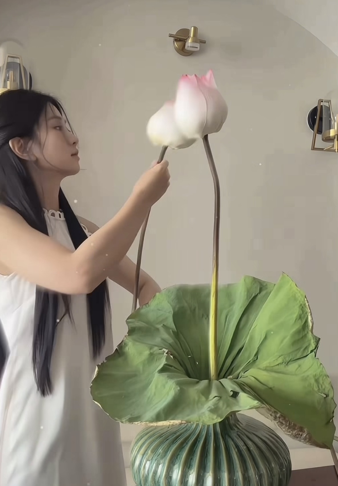 Lê Bống khoe vai trần nuột nà, lột xác ngoạn mục