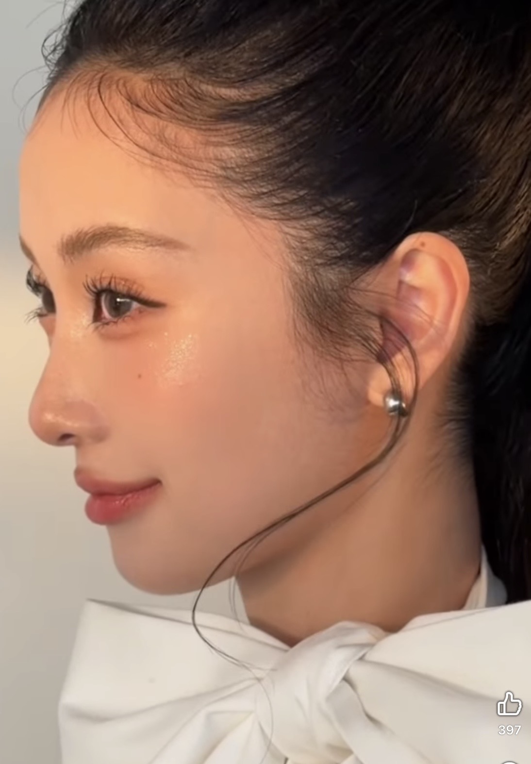 Jun Vũ hóa hộp quà, diện thiết kế nơ chiếm trọn ánh nhìn