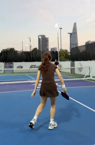 Chán bida, Gấm Kami chuyển sang bộ môn Pickleball khiến CĐM ngỡ ngàng