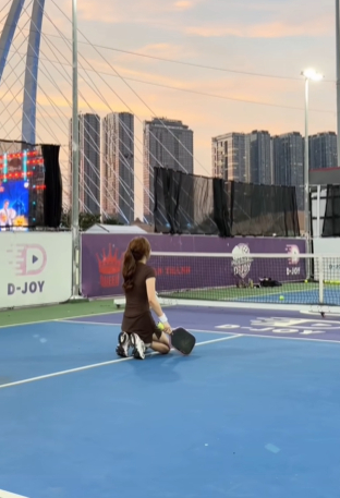 Chán bida, Gấm Kami chuyển sang bộ môn Pickleball khiến CĐM ngỡ ngàng