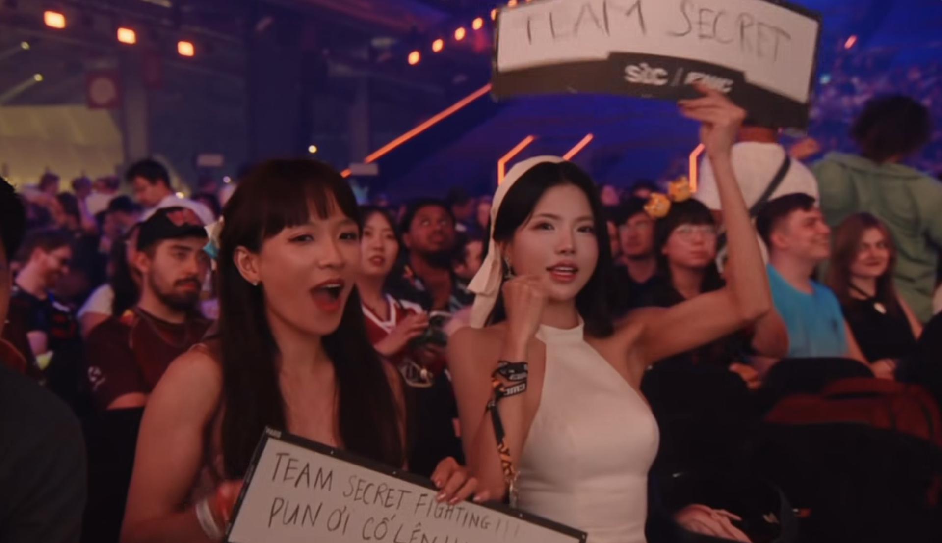 MC Mai Dora gây sốt trên sóng trực tiếp EWC nhờ nhan sắc rạng rỡ