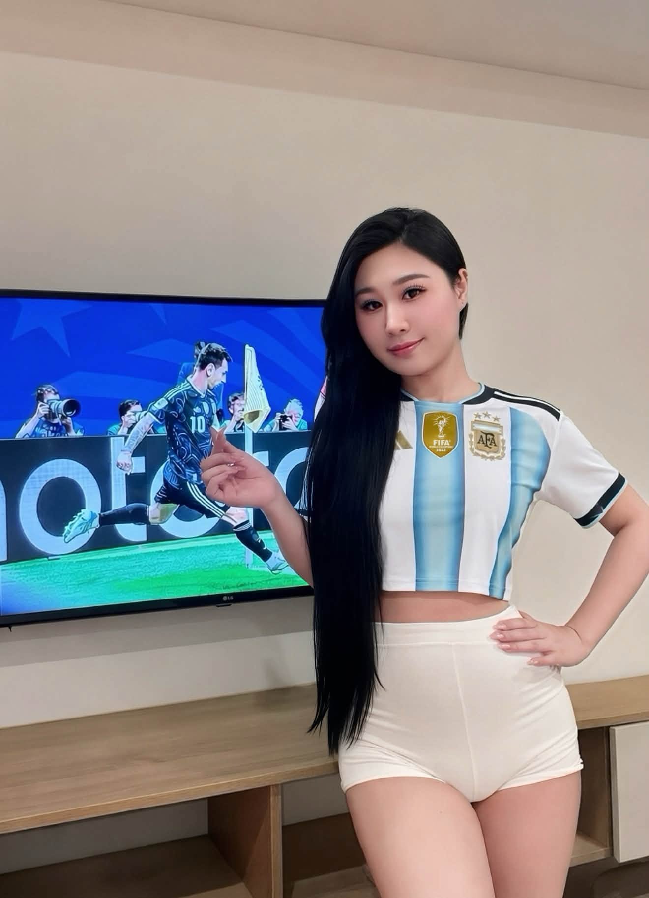 Hòa chung không khí World Cup, gymer Lệ Đặng