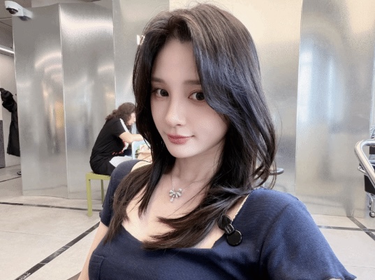 Tuyển thủ LMHT lộ clip để hot girl