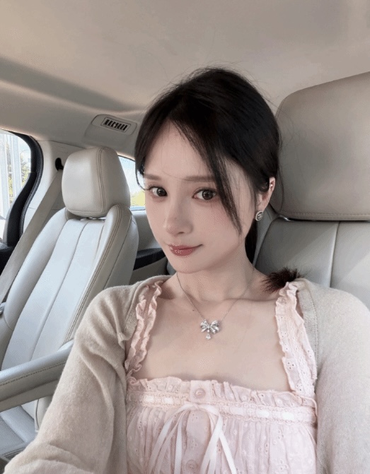 Tuyển thủ LMHT lộ clip để hot girl